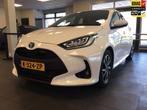 Toyota Yaris 1.5 Hybrid Dynamic LED NAVIGATIE CLIMA CAMERA, Gebruikt, 450 kg, Wit, Bedrijf