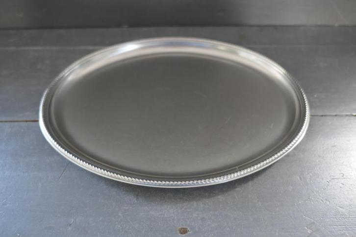 Vintage Alessi RVS ovale schaal met parelrand, Huis en Inrichting, Keuken | Servies, Zo goed als nieuw, Schaal of Schalen, Effen