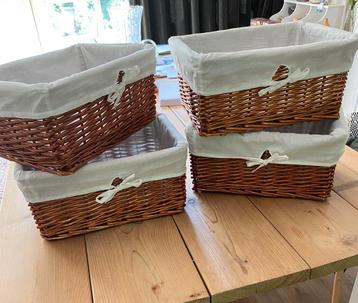 4 rieten mandjes 5 euro per stuk beschikbaar voor biedingen