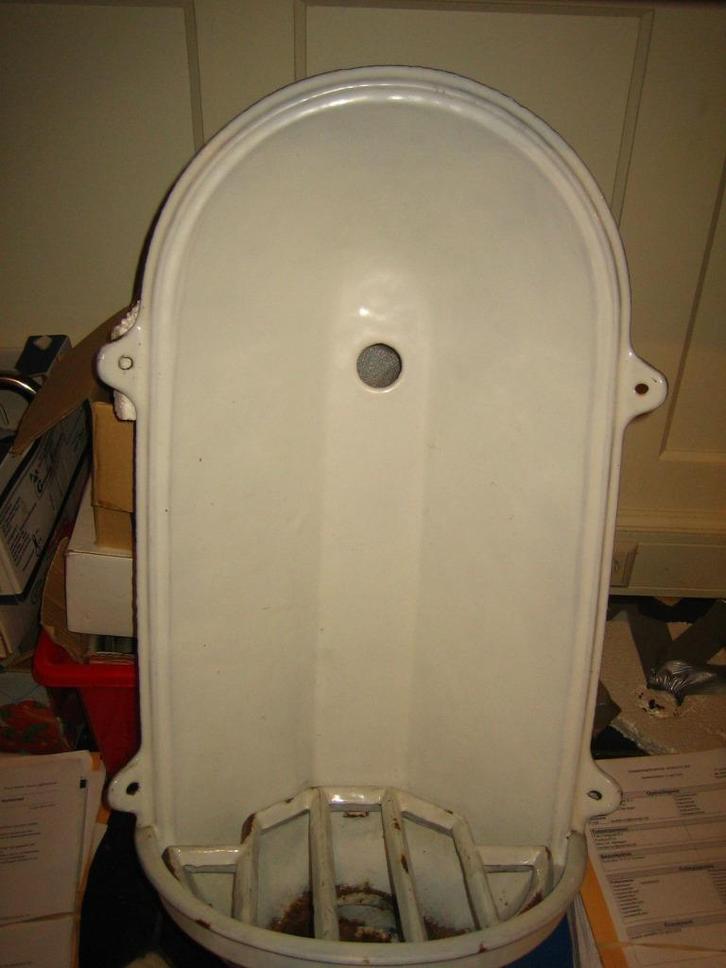 Antieke zware gietijzeren geëmailleerde fontein, hoge acht, Doe-het-zelf en Verbouw, Sanitair, Gebruikt, Wastafel, Ophalen