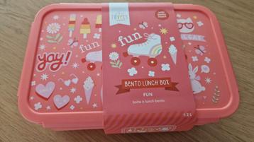 A Little Lovely Company lunch bento box  beschikbaar voor biedingen