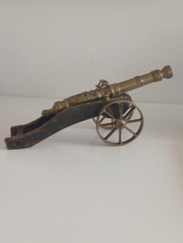 Decoratief messing miniatuurkanon op houten affuit - 35 cm beschikbaar voor biedingen