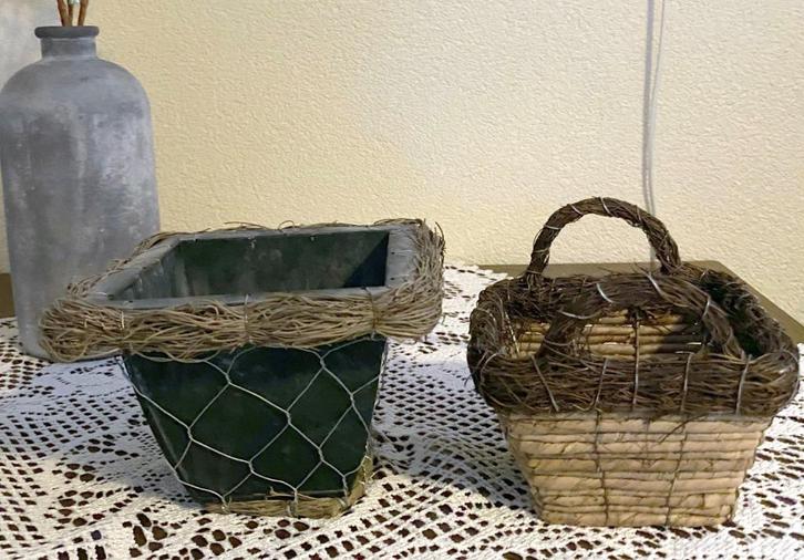 leuk rieten mandje / bloempotje, houten rieten bloembakjes, Huis en Inrichting, Woonaccessoires | Schalen en Manden, Zo goed als nieuw