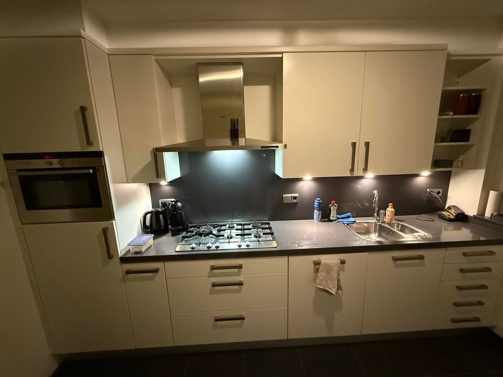 Rechte keuken 360x255 - Modern en functioneel, Huis en Inrichting, Keuken | Complete keukens, Zo goed als nieuw, Enkelwandige keuken