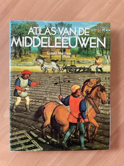 Atlas van de Middeleeuwen     Elsevier  1985, Boeken, Atlassen en Landkaarten, Zo goed als nieuw, Overige atlassen, Wereld, 1800 tot 2000