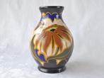 Platelen Vaasje met decor Dila – Arnhemse Fayence, ca. 1927, Antiek en Kunst, Ophalen of Verzenden