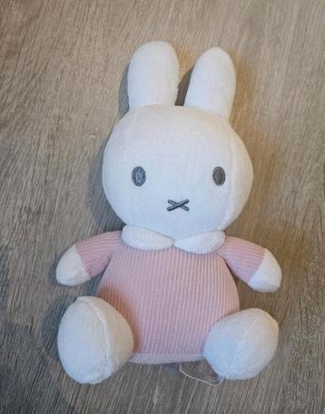Nijntje knuffel, roze met belletje beschikbaar voor biedingen