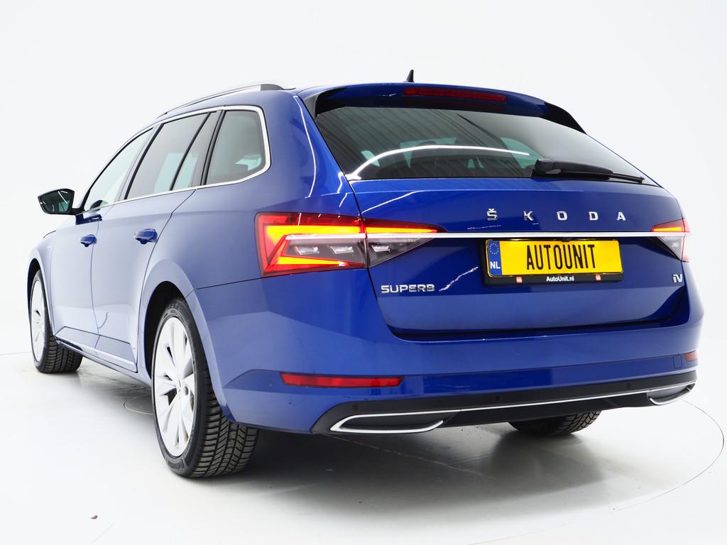 Skoda Superb Combi 1.4 TSI iV Laurin & Klement | Panoramadak, Auto's, Skoda, Gebruikt, Zwart, 4 cilinders, Blauw