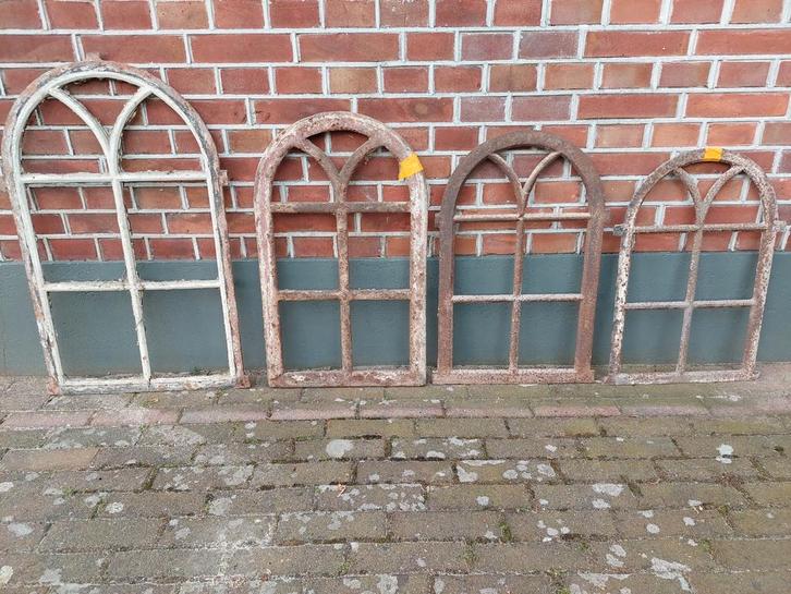 4 mooie oude gietijzeren stalramen,  kerkramen., Doe-het-zelf en Verbouw, Glas en Ramen, Zo goed als nieuw, Minder dan 80 cm, Minder dan 80 cm