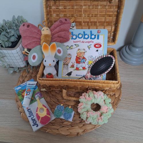 Cadeauset: logeerkoffer met inhoud, Kinderen en Baby's, Kinderspulletjes, Zo goed als nieuw, Ophalen of Verzenden