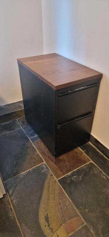 Archiefkast beschikbaar voor biedingen