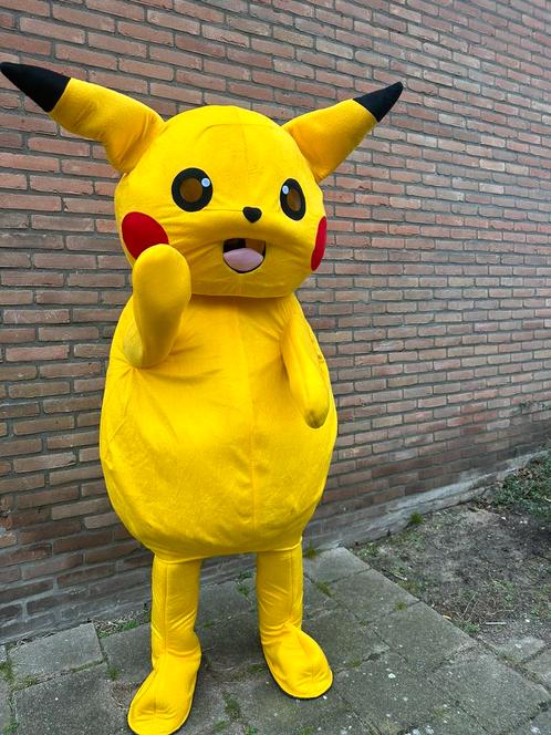 Pikachu mascotte, Hobby en Vrije tijd, Feestartikelen | Verhuur, Zo goed als nieuw, Carnaval, Ophalen of Verzenden