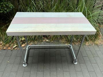 Leuk bureau - Steigerhout met Steigerbuis beschikbaar voor biedingen