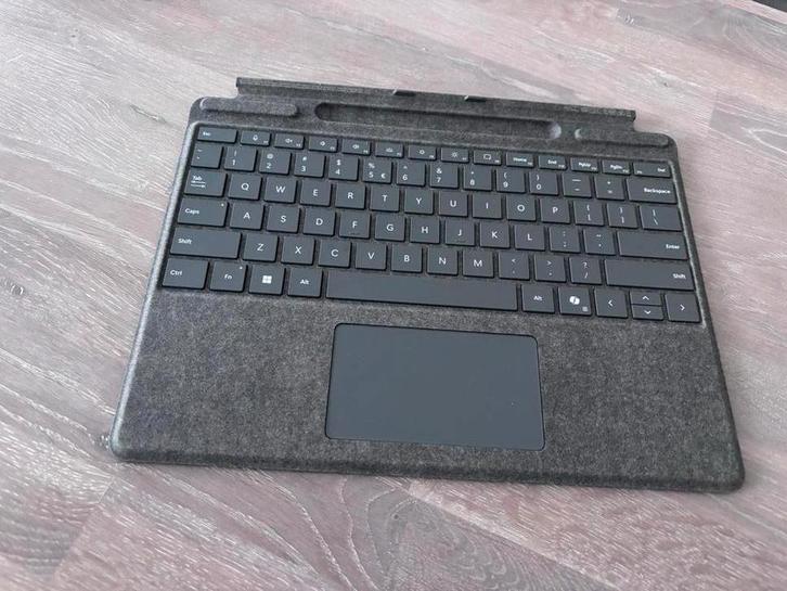 Microsoft Surface Pro 9. 13 Inch. Nieuw, Computers en Software, Tablet-hoezen, Nieuw, Bescherming voor- en achterkant, 13 inch of meer