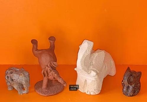 4 leuke olifanten. Samen 1 koop.1ste olifant draagt een baby, Antiek en Kunst, Antiek | Keramiek en Aardewerk, Ophalen of Verzenden