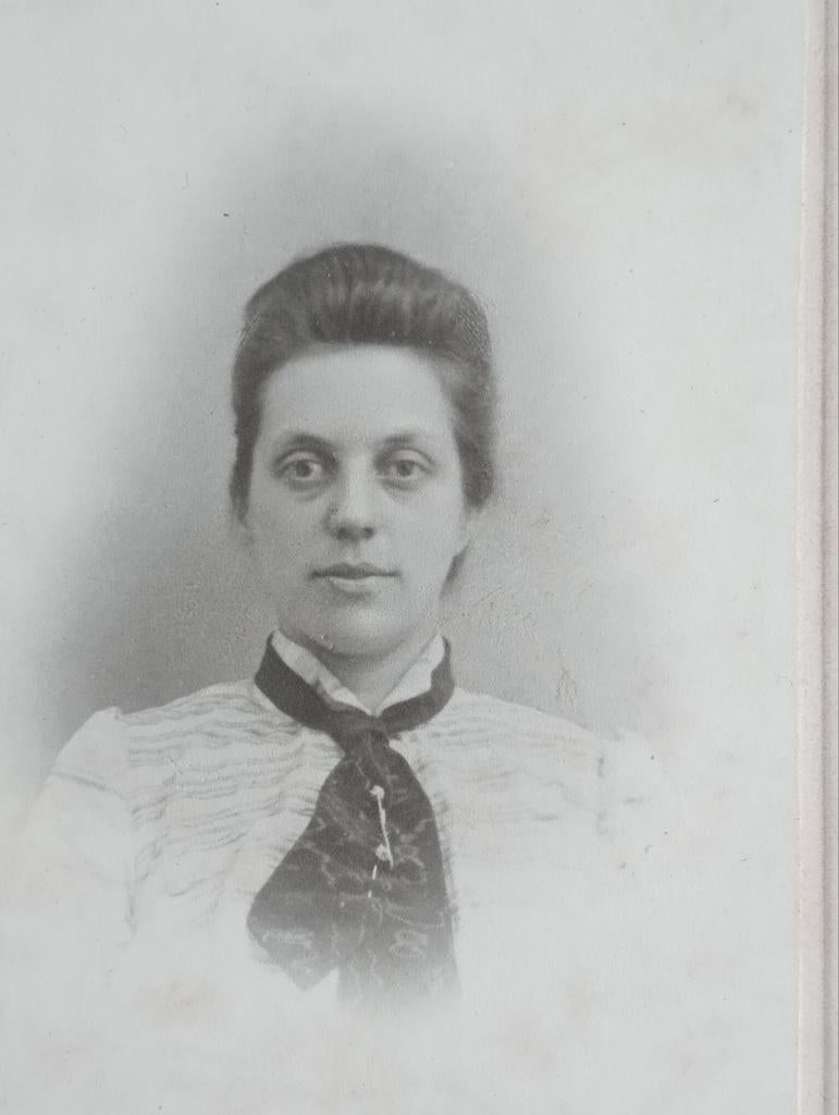 Oude CDV Foto Marie Ramaker - Circa 1900, Ophalen of Verzenden