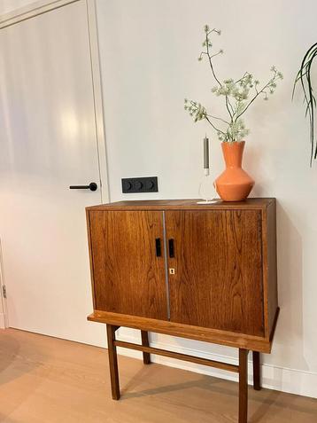 vintage mid century dressoir beschikbaar voor biedingen