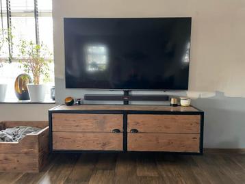 Industriële Tv Meubel beschikbaar voor biedingen