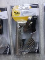 YALE Raamkruk Hoek 90 RVS geborsteld, Ophalen of Verzenden, Nieuw, Rvs, Klink of Kruk