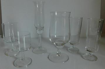 Set met 6 verschillende modelen glazen