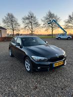 BMW 1-Serie 1.5 118I 5DR AUT 2015 Zwart, Auto's, Zwart, Origineel Nederlands, 650 kg, Particulier