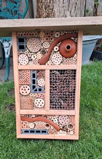 Wilde bijen hotel insectenhotel 🐝ook op maat gemaakt 🐝 beschikbaar voor biedingen