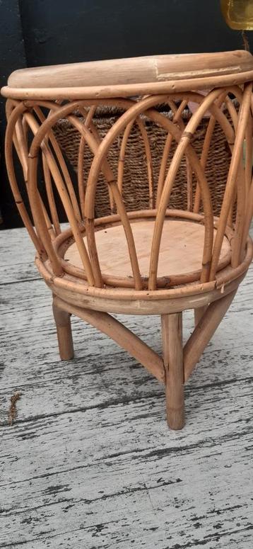 Echte Vintage  deze Rotan plantenbak. beschikbaar voor biedingen