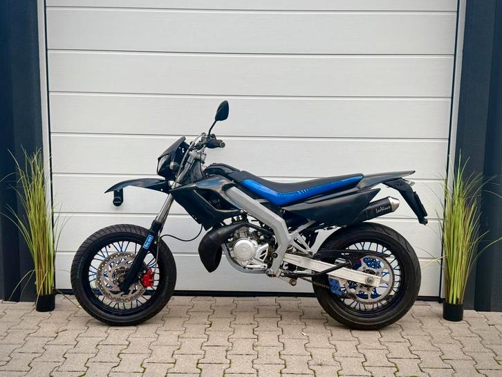 Derbi DRD Racing 50cc (leovince, goed onderhouden), Fietsen en Brommers, Brommers | Derbi, Gebruikt, Maximaal 45 km/u, Ophalen