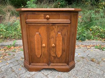 Vintage houten kastje | halkastje | tv kastje beschikbaar voor biedingen