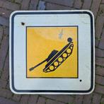Oud Emaille Reclamebord met een Tank - Een Groot Bord, Ophalen of Verzenden, Gebruikt, Reclamebord