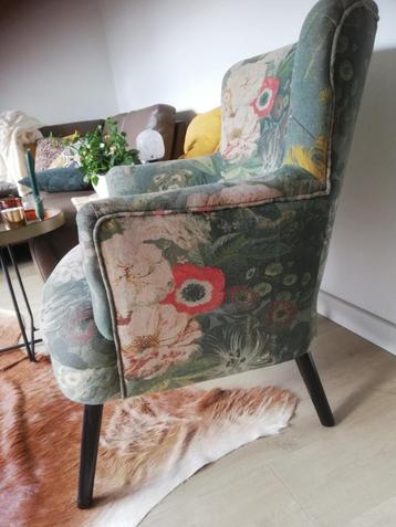 Fijne fauteuil met armleuningen beschikbaar voor biedingen