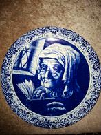 Delfts Blauw (Wand)bord - Oude Vrouw met Boek, Ophalen of Verzenden