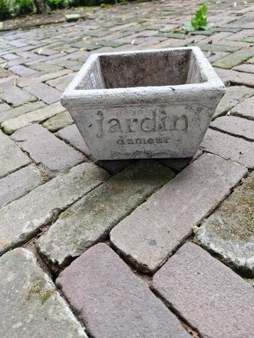 mooi handgemaakt bloembakje 20 bij 20 cm en 12 hoogte beschikbaar voor biedingen