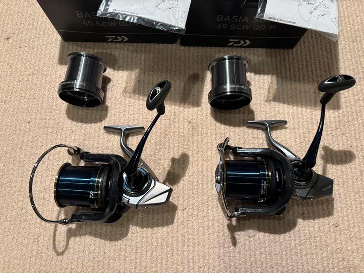 Daiwa Basia Surf 45SCW QD-P x 2, Watersport en Boten, Hengelsport | Karpervissen, Nieuw, Molen, Ophalen of Verzenden