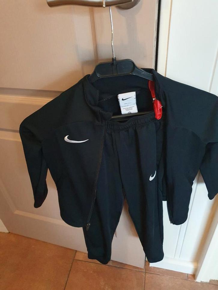 Kledingpakket maat 104: Nike, Retour, voetbalshirts, Kinderen en Baby's, Kinderkleding | Maat 104, Gebruikt, Jongen of Meisje