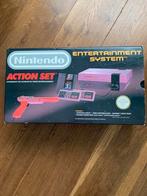 Nintendo action set, Spelcomputers en Games, Spelcomputers | Nintendo NES, Ophalen of Verzenden, Zo goed als nieuw, Met 1 controller
