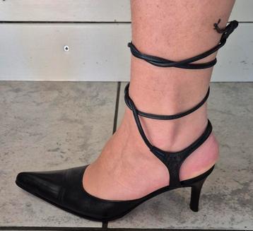 Mooie zwarte leren slingback pumps maat 38 beschikbaar voor biedingen