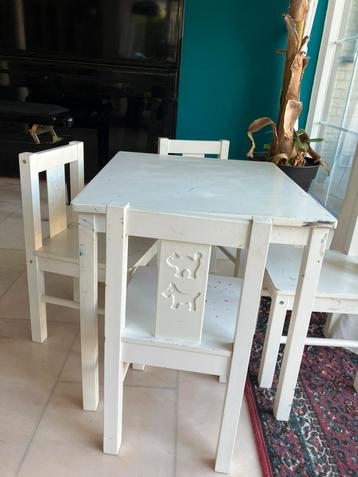 Kinder tafel met 4 stoelen  beschikbaar voor biedingen
