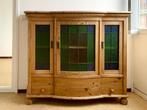 Vitrinekastje met glas-in-lood deuren, Huis en Inrichting, Ophalen, Gebruikt, 100 tot 150 cm, Vintage