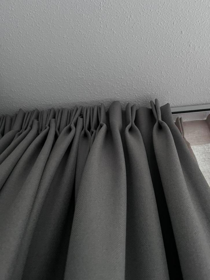 Verduisterende gordijnen, Huis en Inrichting, Stoffering | Gordijnen en Lamellen, Zo goed als nieuw, 200 cm of meer, 200 cm of meer