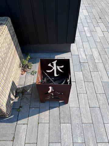 Mooie Vuurkorf met Design beschikbaar voor biedingen