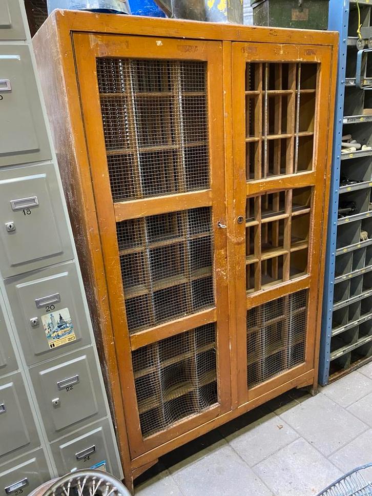 Houten gaaslocker industrieel vitrine wijnrek schoenenkast, Huis en Inrichting, Kasten | Schoenenkasten, Ophalen of Verzenden