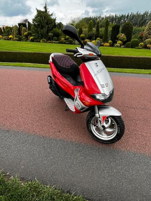 Gilera runner 50, Fietsen en Brommers, Scooters | Piaggio, Zo goed als nieuw, Overige modellen, Benzine, Ophalen