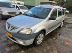 Dacia Logan MCV 1.6 Lauréate 7p., Auto's, Dacia, Gebruikt, 4 cilinders, 635 kg, 7 stoelen