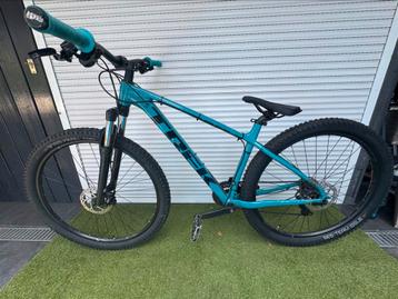 Trek Marlin 5 - 29” - Frame M - Mountainbike mtb kind 💙🖤 beschikbaar voor biedingen
