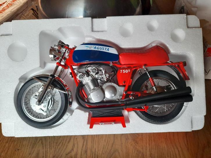 Schaalmodel MV Agusta 750S, Hobby en Vrije tijd, Modelauto's | 1:5 tot 1:12, Zo goed als nieuw, Motor, 1:5 t/m 1:8, Ophalen of Verzenden