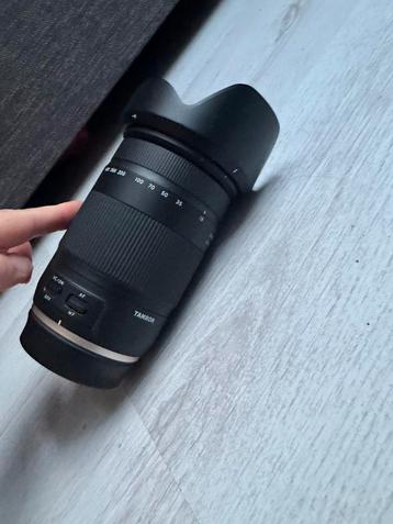 Tamron 18-400 lens+ zonnekap beschikbaar voor biedingen