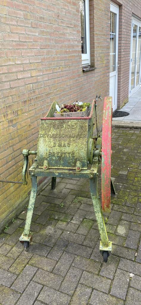 Oude bieten snijder als bloembak, Tuin en Terras, Hakselaars, Gebruikt, Ophalen