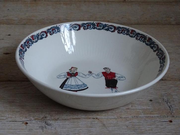 1x Schaal, Figgjo Flint Norway, HARDANGER DANCERS, z.g.a.n., Antiek en Kunst, Antiek | Servies los, Ophalen of Verzenden