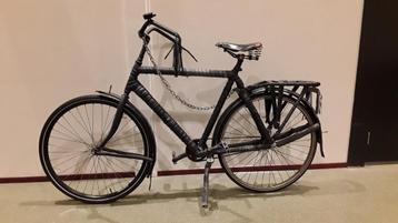 Te koop mooie zwarte fiets  beschikbaar voor biedingen